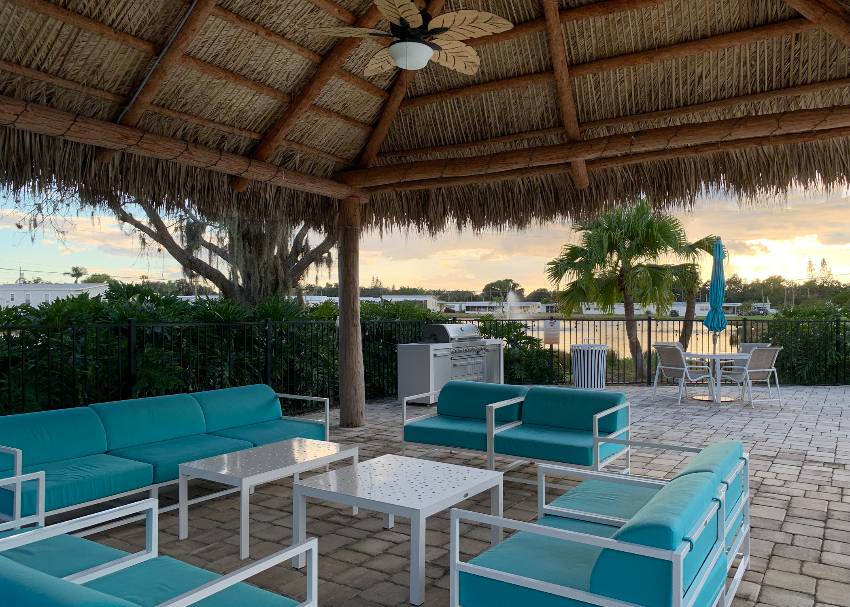 35 Kingsport Ave a Palmetto, FL Mobile or Manufactured Home for Sale